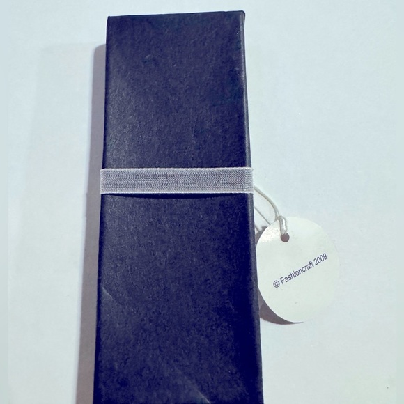 Eiffel Tower Silver Keychain - Picture 2 of 2